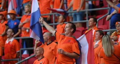 Болельщики сборной Нидерландов призвали "убрать венский шницель" на ЕВРО-2020