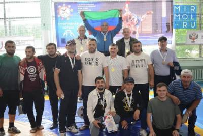 Борцы-ветераны из Дагестана завоевали золото на чемпионате России