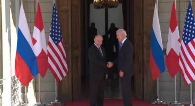 Байден протянул руку первым: появилось видео рукопожатия президентов США и России