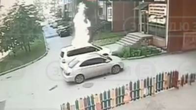 Загадочное возгорание: горящий мотоцикл в Новосибирске попал на видео