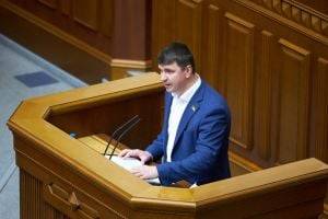 Не могу переступить через себя: Поляков отказался от «депутатской вакцины»