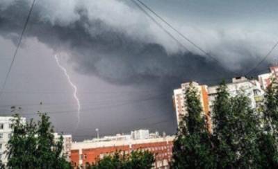 В Одесской области молния попала в электросчетчик: начался пожар, кадры
