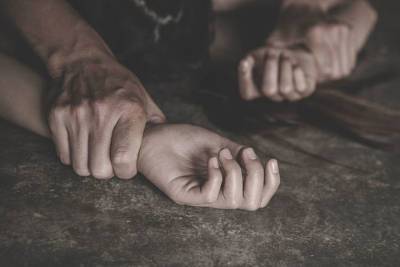 Двух мужчин задержали за изнасилование девушки в Чувашии