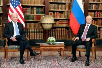 Переговоры Владимира Путина и Джо Байдена в узком составе закончились