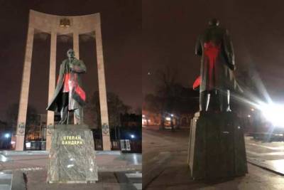 Во Львове студент получил срок за осквернение памятника Бандере