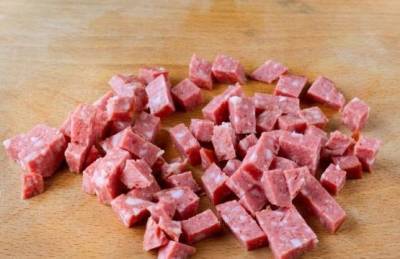 Мясной клей обнаружен в колбасе нижегородского производства
