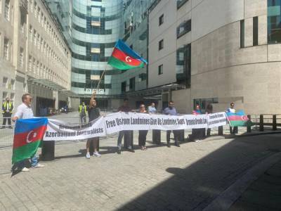 Азербайджанцы провели акцию перед зданием BBC (ФOTO)