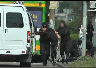 ОМОН задержал в Липецке бандитов, напавших на пенсионерку (видео)