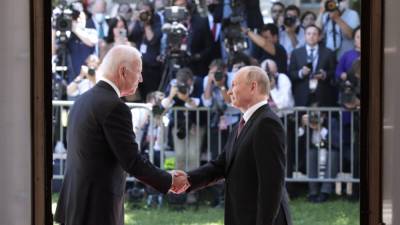 Байден показал журналистам "класс" после саммита с Путиным