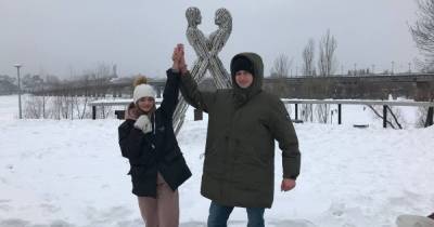 Сковавшая себя цепью пара из Харькова объявила о расставании (фото)