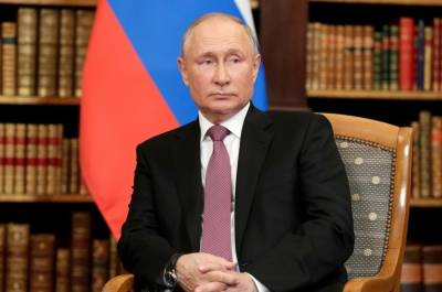Путин договорился с Байденом о возвращении послов РФ и США на места их работы