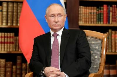США поддерживают организации, работающие на сдерживание России, считает Путин