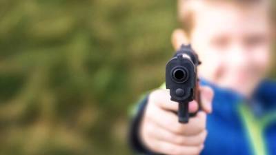 Хайфа: мальчик нашел пистолет, забытый охранником в школьном туалете