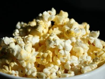 Исследователи назвали неожиданную пользу попкорна