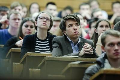 Вузам Москвы рекомендовали пускать на лекции только привитых студентов