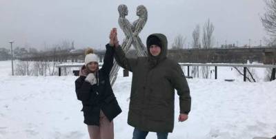 Сковавшая себя цепью пара из Харькова заявила о расставании