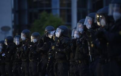 В Берлине 60 полицейских пострадали при попытке проинспектировать сквот