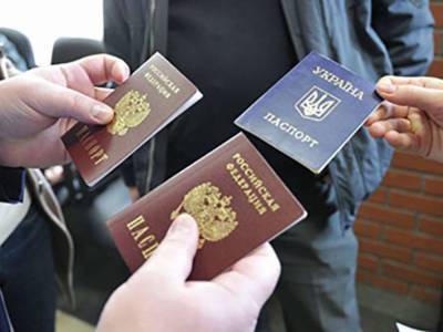Кремль приказал изымать у жителей ОРДЛО украинские паспорта