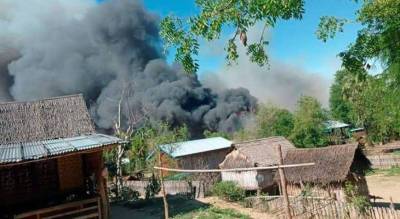 Деревня Кин Ма в Мьянме сгорела после столкновений