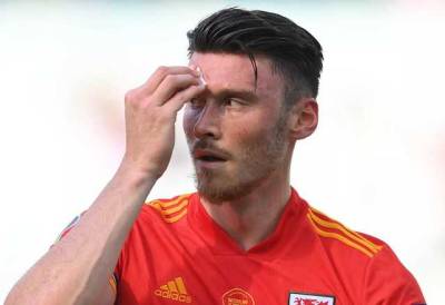 Футболисту на Евро разбили лицо во втором матче подряд