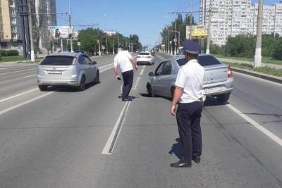 На севере Волгограда дорожники засыпали провал на проспекте Ленина