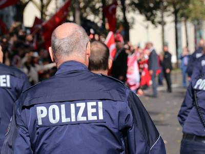 В Берлине 60 полицейских пострадали во время столкновений с радикалами