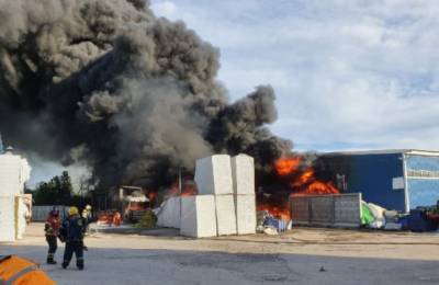 Пожар на складе в Металлострое полностью потушен