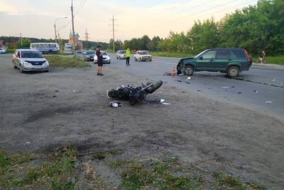 Мотоцикл и кроссовер столкнулись в Первомайском районе Новосибирска