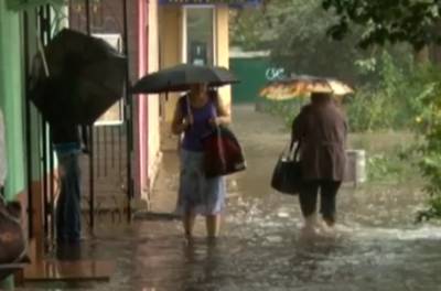 Жара и грозы разделят Украину: жителям каких областей готовиться к проливным дождям