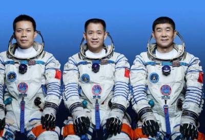 КНР запустила корабль «Шэньчжоу-12» с космонавтами к орбитальной станции