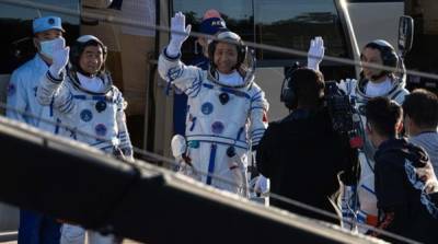 Китай запустил на орбиту корабль Shenzhou-12 с космонавтами на борту