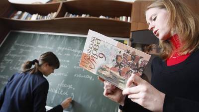 Зеленский прокомментировал открытие русских школ на Украине