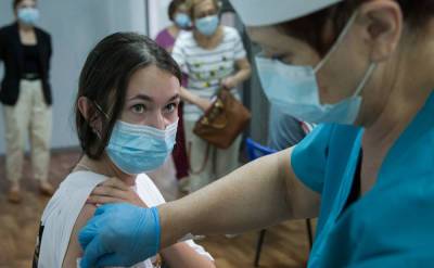 В Москве обязали вакцинировать часть работающих