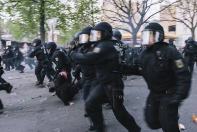 В ходе беспорядков в Берлине пострадали 60 полицейских