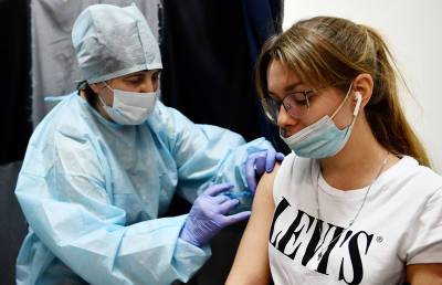 Проценко развеял опасения россиян о бесплодии после вакцинации от COVID-19