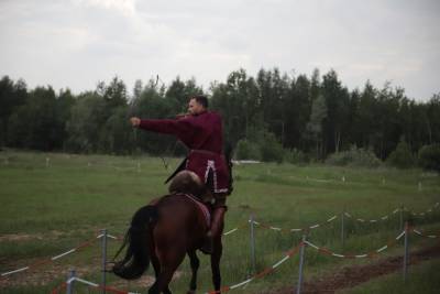 Спортсмен из Серпухова стал первым в России среди конных стрелков из лука