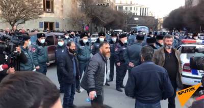 Ара Абрамян отвез в Москву родителей армянских пленных и организовал ряд встреч - СМИ