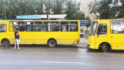 В Екатеринбурге произошло ДТП с двумя автобусами