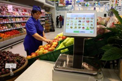 Мать, оставившую ребенка в супермаркете, ищут в Петербурге