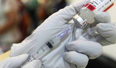 Обязательную вакцинацию от ковида ввели уже в четырех регионах