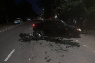 Ночью в Тверской области отечественная легковушка сбила мотоциклиста