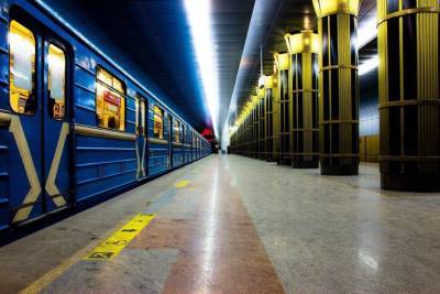 В Новосибирске пассажира метро задержали после отказа от досмотра
