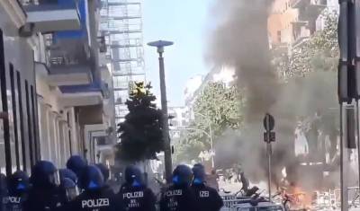 Сквоттеры устроили беспорядки в Берлине: пострадали около 60 полицейских