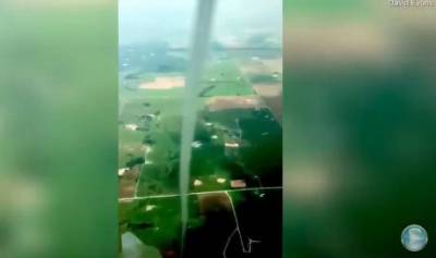 В США пилот столкнулся с мощным торнадо (ВИДЕО)