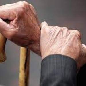 Запорожские пенсионеры лишились 50 тыс. гривен, измеряя давление