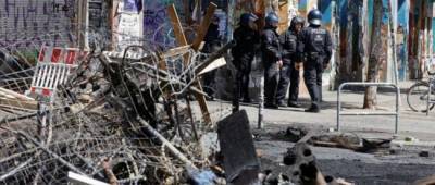 В Берлине защитники сквота забросали камнями полицию: 60 человек пострадали