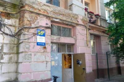 Человек провалился в подвал: в Киеве обрушился пол в жилом доме