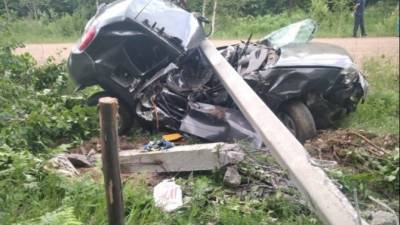 В Башкирии женщина-водитель сбила столб и погибла