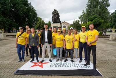 В Молдавии политические гномы Санду воюют с плакатами — социалисты