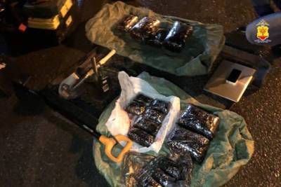 Чувашские полицейские задержали крупного «закладчика» с 10 кг мефедрона